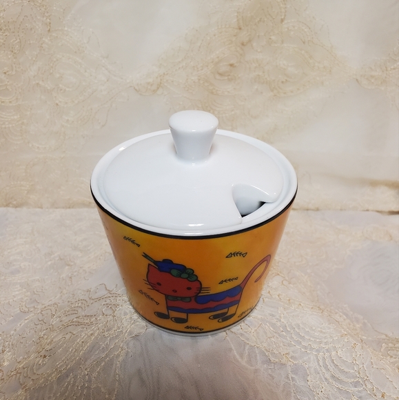 Porcelain Sugar Bowl and Creamer - Picture 6 of 16